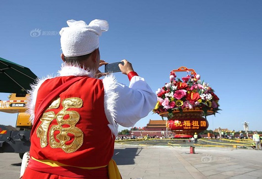 慶十一迎國慶，大型鋼結(jié)構(gòu)花籃亮相天安門廣場