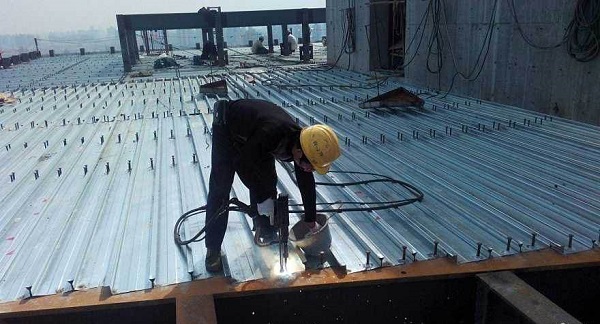 山西鋼結(jié)構廠家把控鋼筋桁架樓承板澆筑施工措施